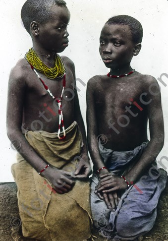 Afrikanische Mädchen | African girl - Foto foticon-simon-192-050.jpg | foticon.de - Bilddatenbank für Motive aus Geschichte und Kultur